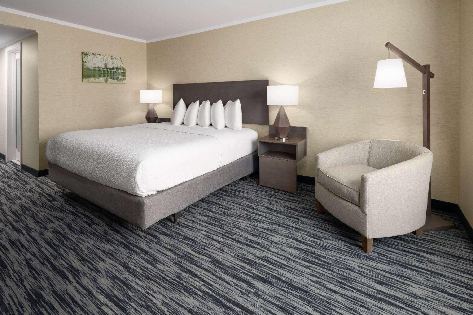 Penn Harris Hotel Harrisburg, Trademark By Wyndham Exterior foto